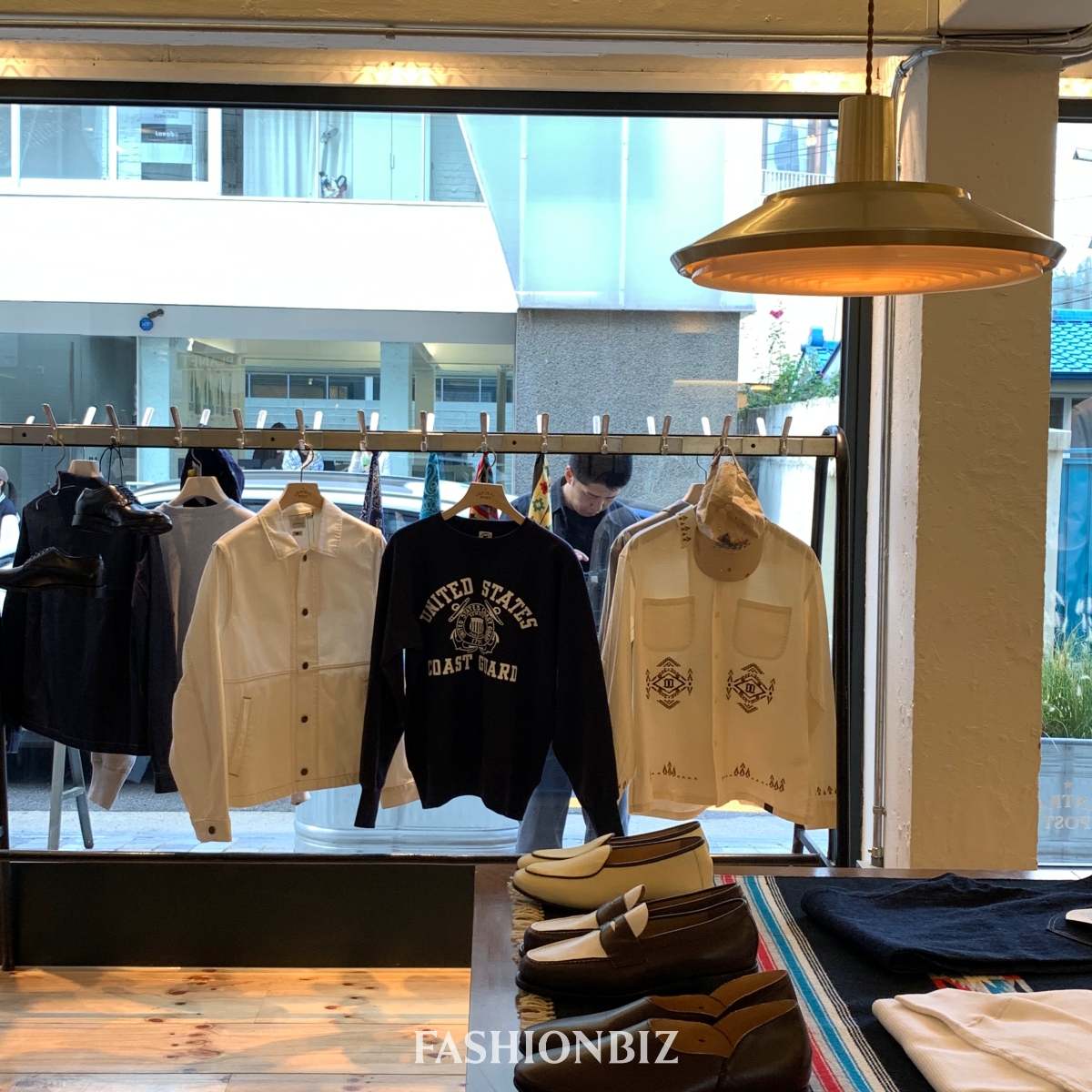 코넥스솔루션, 남성 워드로브 편집숍 ‘센트럴포스트’ 서울숲점 오픈  1497-Image