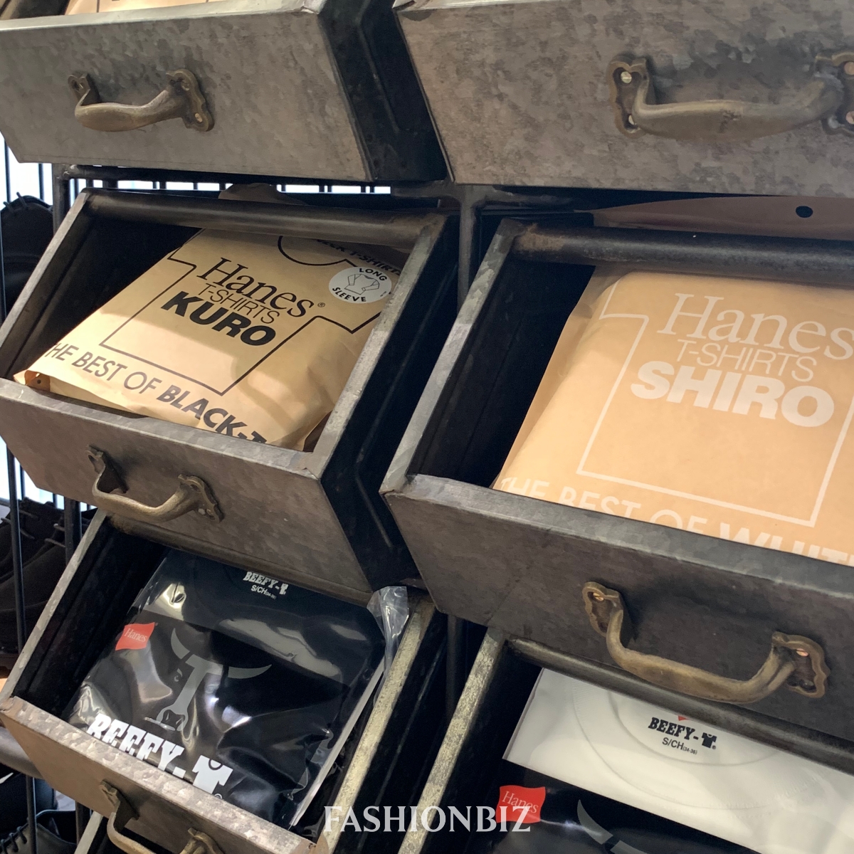 코넥스솔루션, 남성 워드로브 편집숍 ‘센트럴포스트’ 서울숲점 오픈  1625-Image