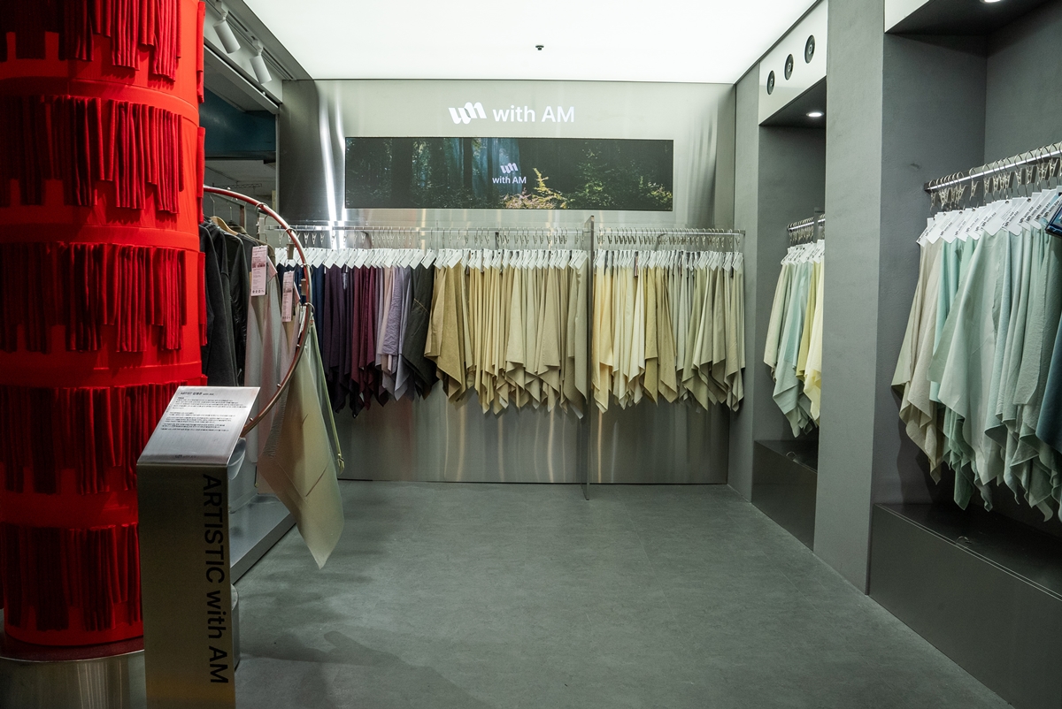 ‘오감을 통한 영감으로' 위드에이엠, 동대문종합시장 쇼룸 리뉴얼 오픈 27-Image