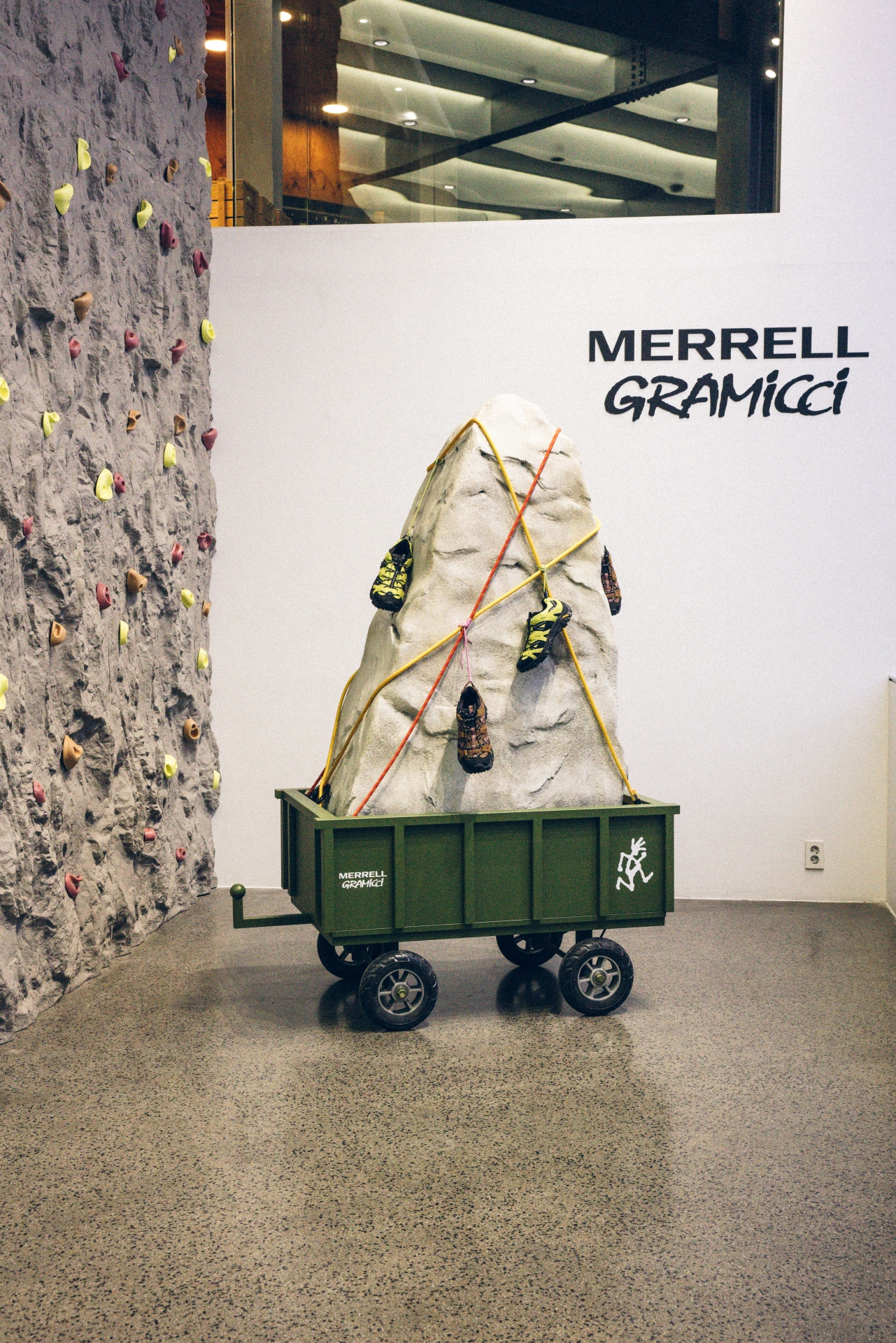 머렐 X 그라미치, 탐험 정신 담은 하이킹 슈즈 제안 1032-Image