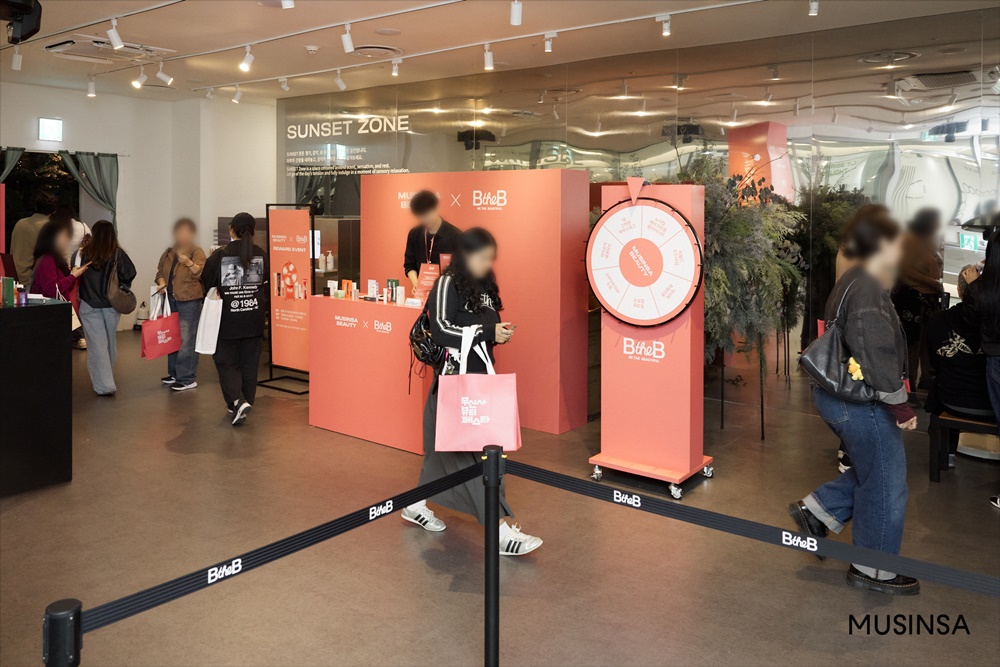 '뽑기도 하고 룰렛도 돌리고' 인파 몰린 무신사 X 비더비 팝업 현장 27-Image