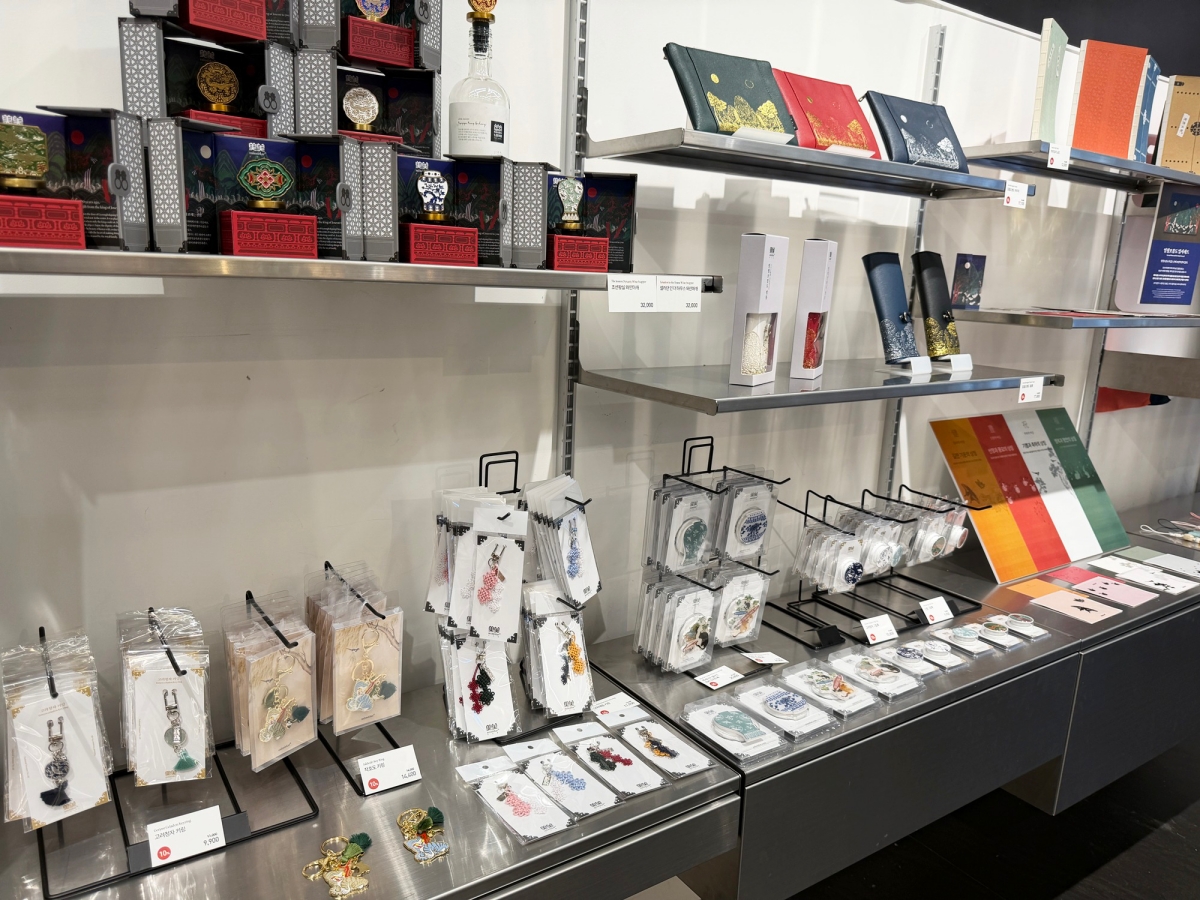 용산아이파크몰, K-굿즈 브랜드 ‘미미달’과 단독 팝업스토어 오픈 1995-Image