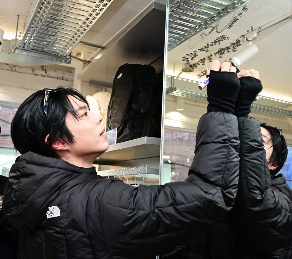 '주말 성수 일대 마비' 노스페이스 화이트라벨, 연일 화제 974-Image