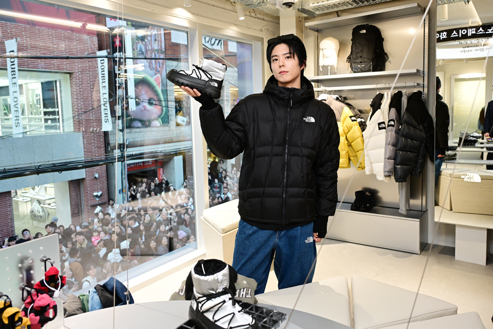 '주말 성수 일대 마비' 노스페이스 화이트라벨, 연일 화제 1857-Image