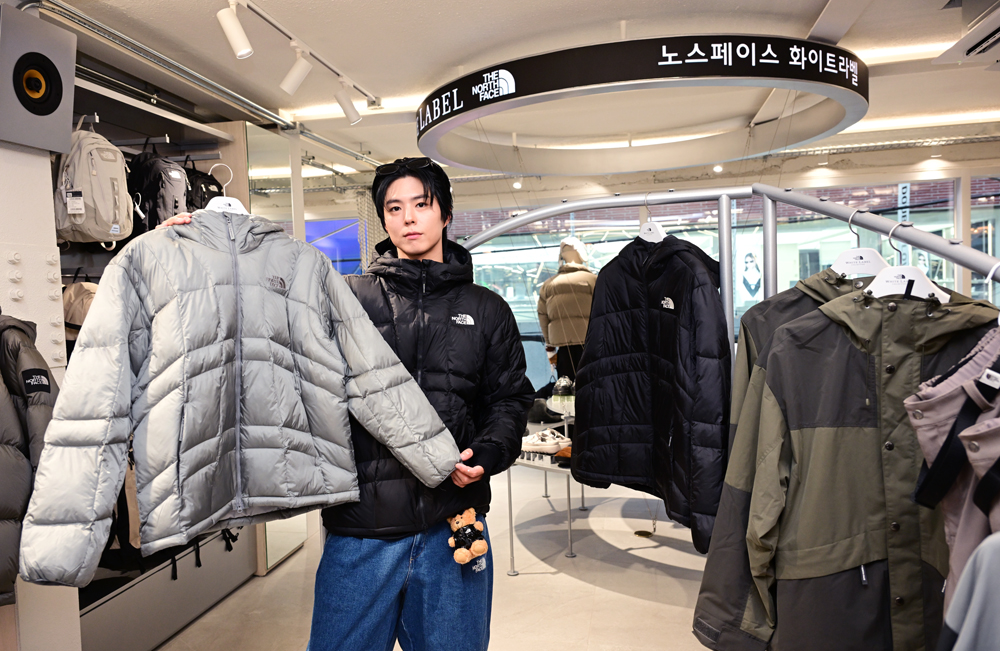 '주말 성수 일대 마비' 노스페이스 화이트라벨, 연일 화제 1973-Image