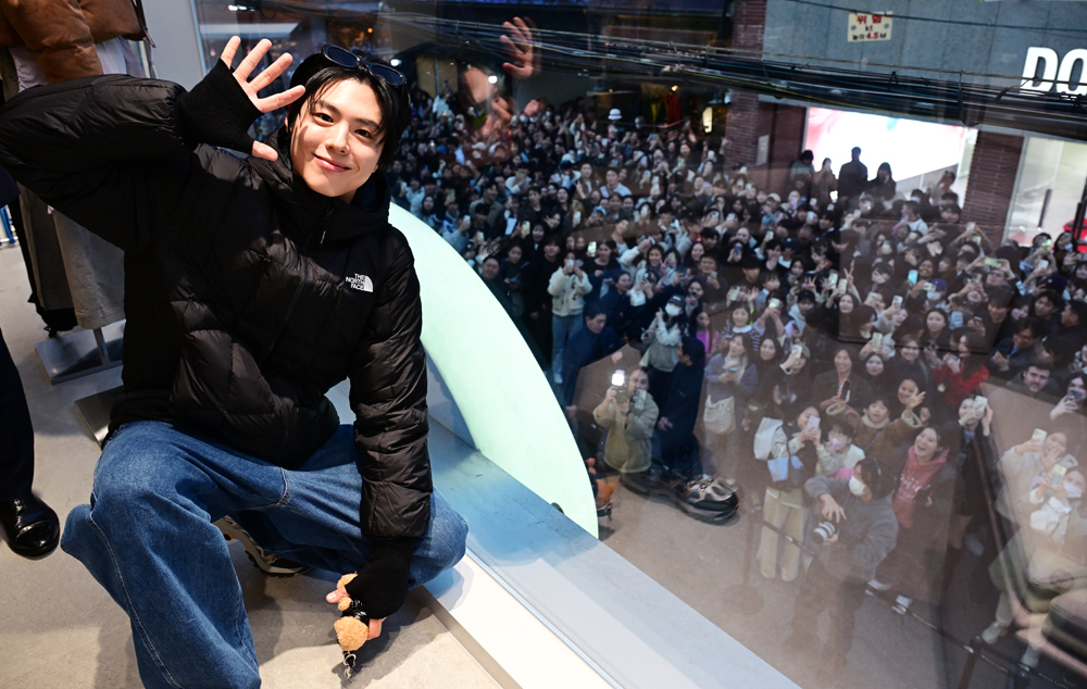 '주말 성수 일대 마비' 노스페이스 화이트라벨, 연일 화제 2886-Image