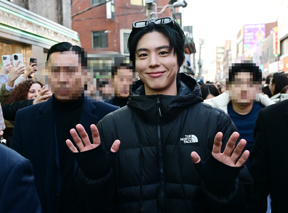 '주말 성수 일대 마비' 노스페이스 화이트라벨, 연일 화제 2999-Image