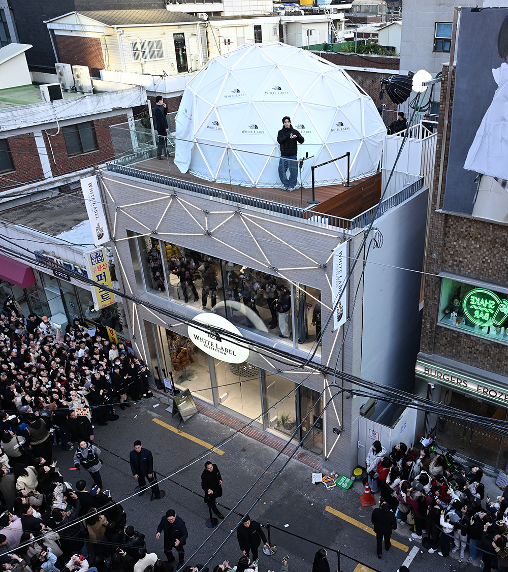 '주말 성수 일대 마비' 노스페이스 화이트라벨, 연일 화제 27-Image