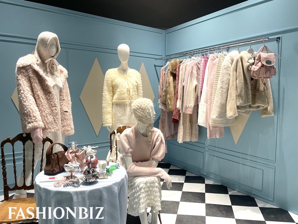 내가 찾던 옷장이 여기에?... 성수 한복판에 뜬 '더블유클로젯' 27-Image