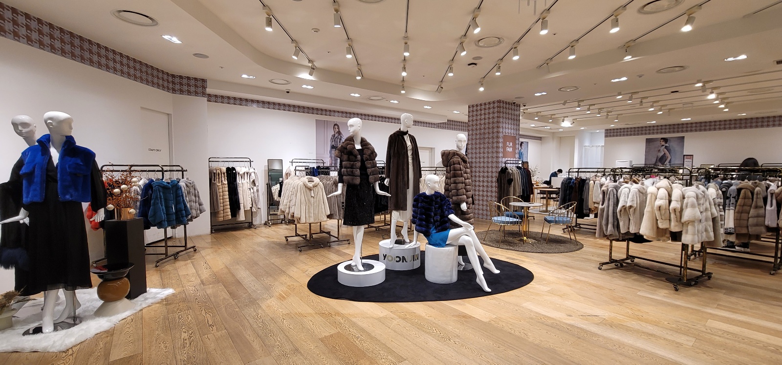 '최대 80%' 진도·사바티에 등 신세계 대전점서 '모피 고객 초대전' 진행 27-Image