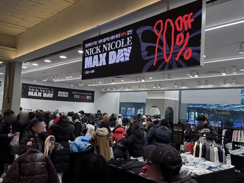 “온라인 기세 오프라인까지”… 닉앤니콜, 용산 아이파크몰 팝업 흥행 27-Image