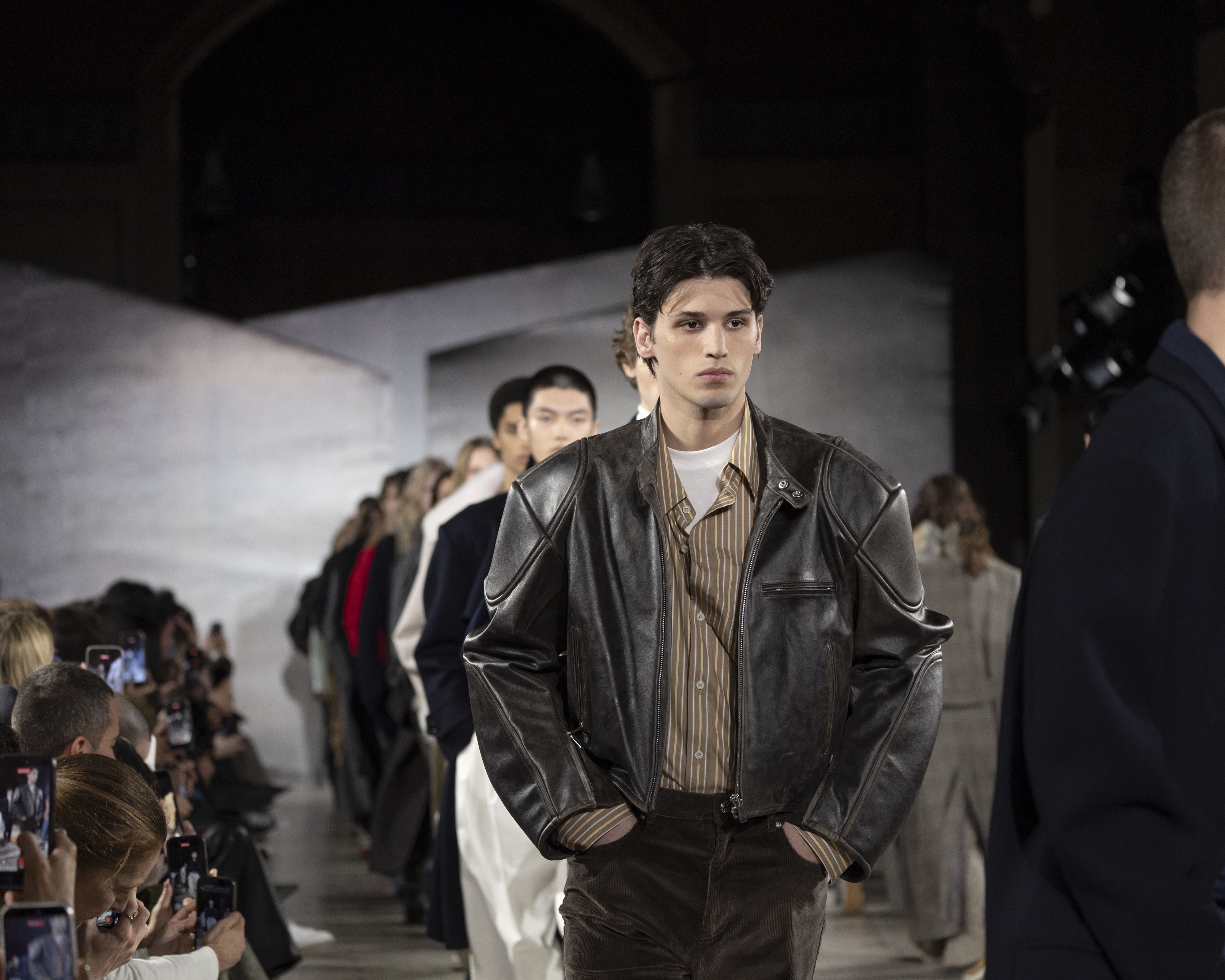 한섬 '시스템·시스템옴므' 파리패션위크 달궜다... 15회 연속 참가  1127-Image