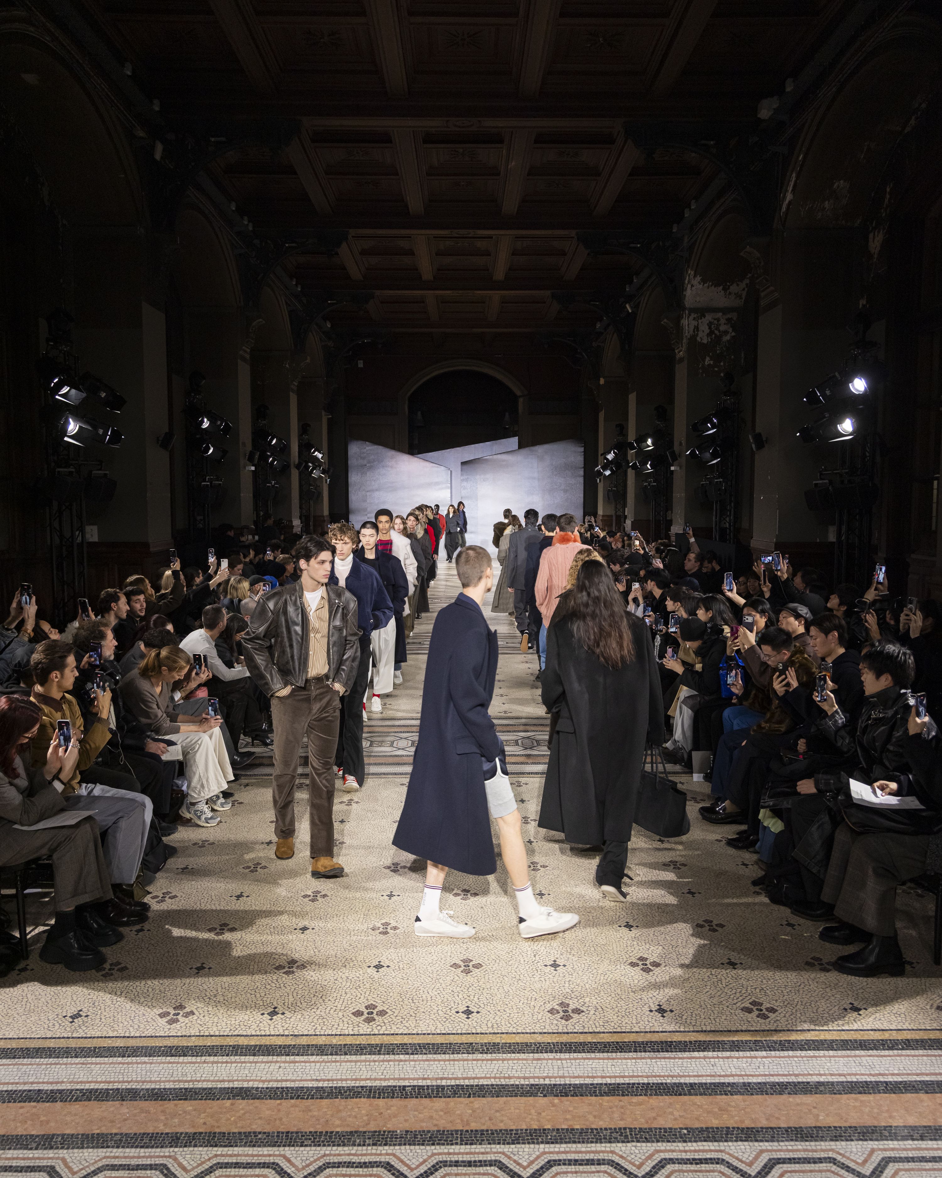 한섬 '시스템·시스템옴므' 파리패션위크 달궜다... 15회 연속 참가  1259-Image