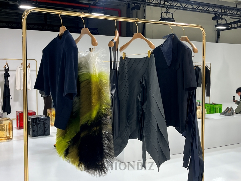 보테가베네타 뉴 CD 루이스 트로터의 2026 컬렉션 1458-Image