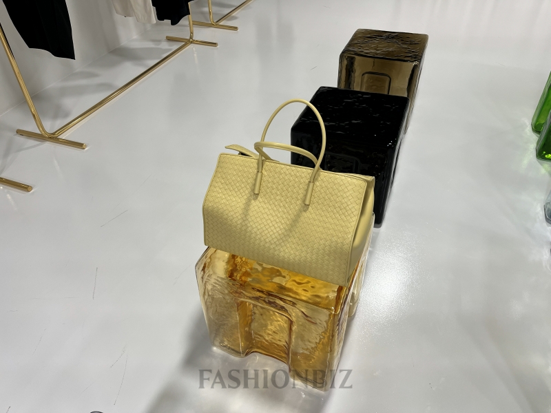 보테가베네타 뉴 CD 루이스 트로터의 2026 컬렉션 2047-Image