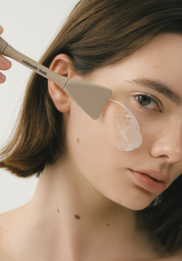 색조를 넘어 스킨케어로, 엔트로피 메이크업의 새로운 챕터 '모란디파크' 27-Image