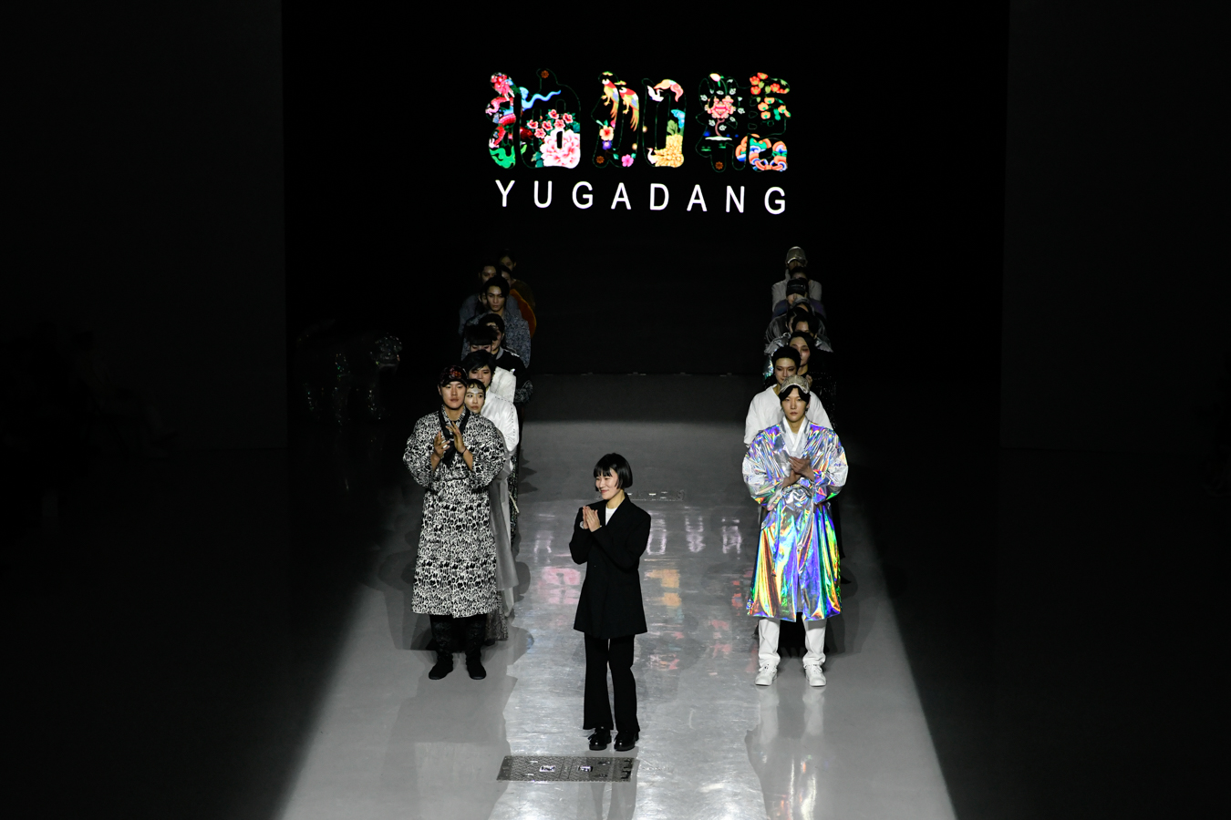 “도시의 밤에 깨어난 설화” 유가당, 2026 F/W 서울패션위크 성료 3-Image