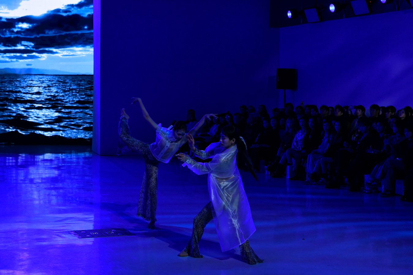 “도시의 밤에 깨어난 설화” 유가당, 2026 F/W 서울패션위크 성료 787-Image