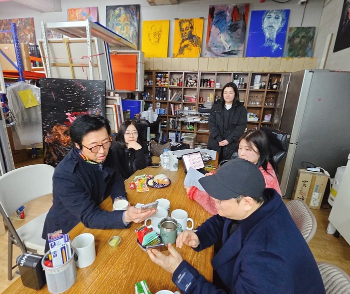 하이서울쇼룸, 배우 박신양 안동 작업실서 아트콜라보 토크쇼 열어  698-Image