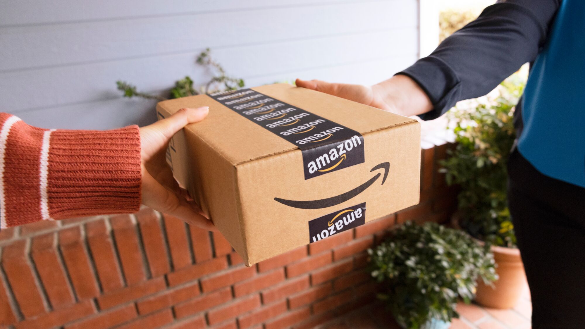 아마존, 월마트 꺾고 '세계 매출 1위'로... 작년 한화 1036조 기록  3-Image