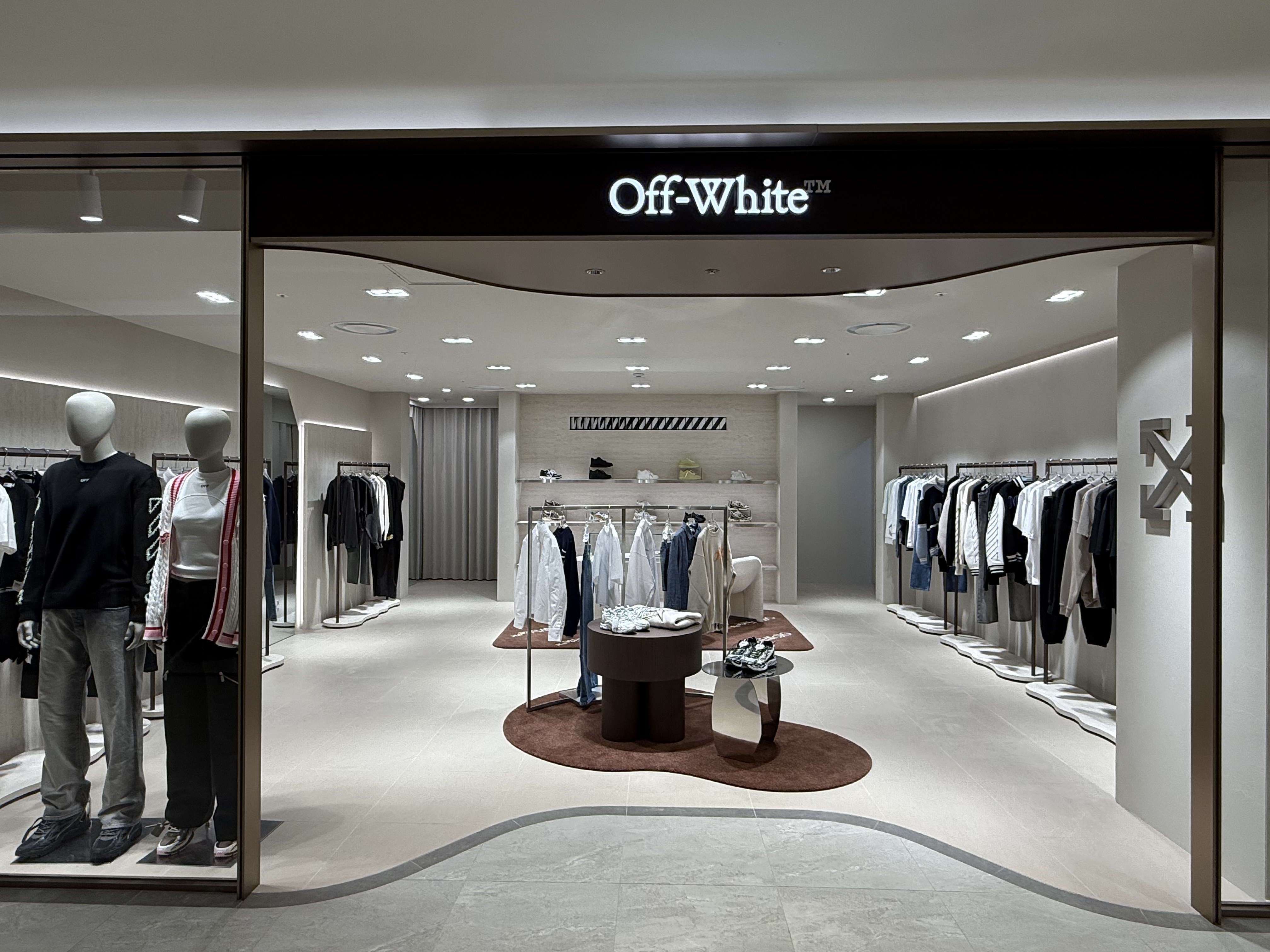 폰드그룹, 롯데백화점 인천점에 ‘오프화이트’ 국내 1호점 오픈 3-Image