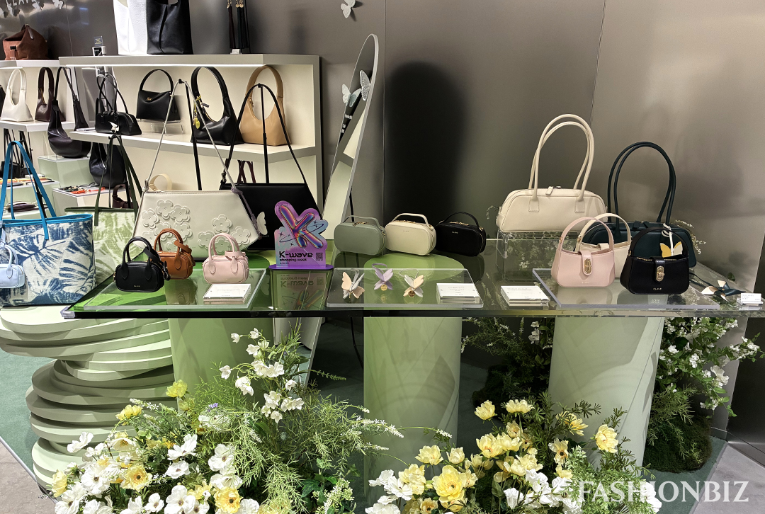 끌라베, 롯데백화점 본점 팝업서 외국인 발길 이어져 1146-Image