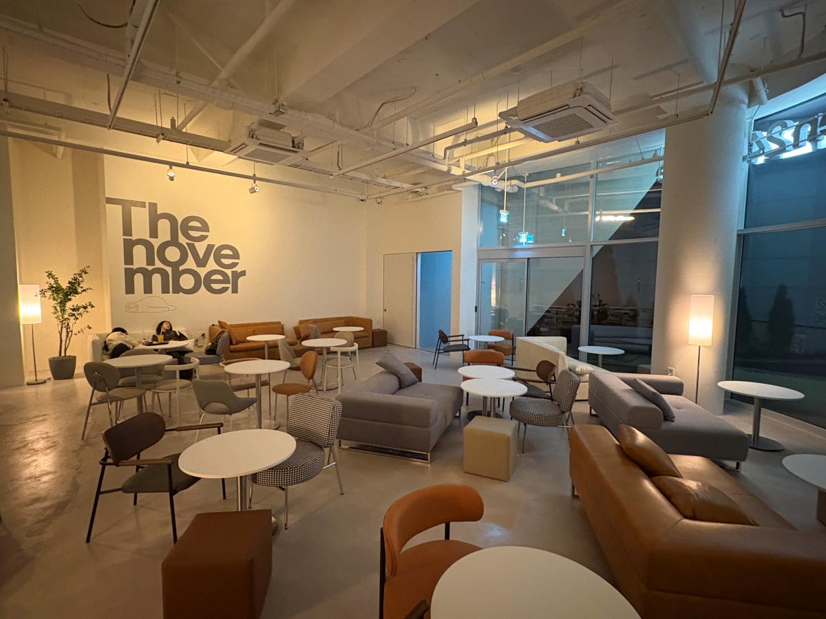 24시간 프리미엄 카페 ‘노벰버라운지’, 이화여대길 루튼빌딩에 51호점 정식 오픈 1341-Image