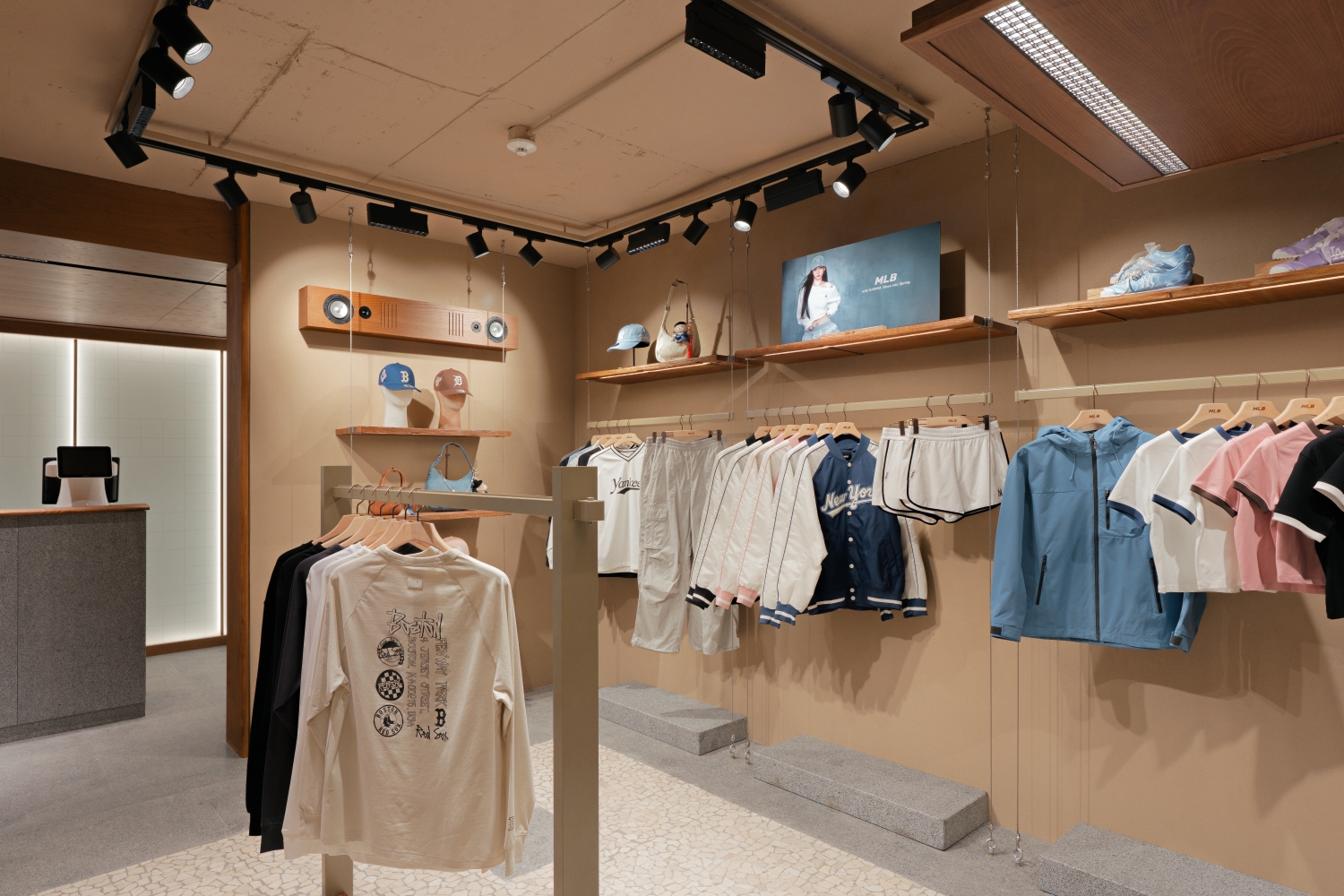 'K-HIP' MLB 북촌서 경험형 공간으로 소비자 소통 강화 2542-Image