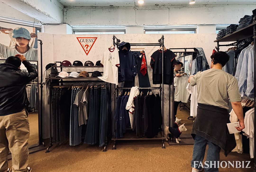 [포토] 먼저 다녀온 ‘게스 ROOM 1981’ 성수 팝업 현장 2083-Image