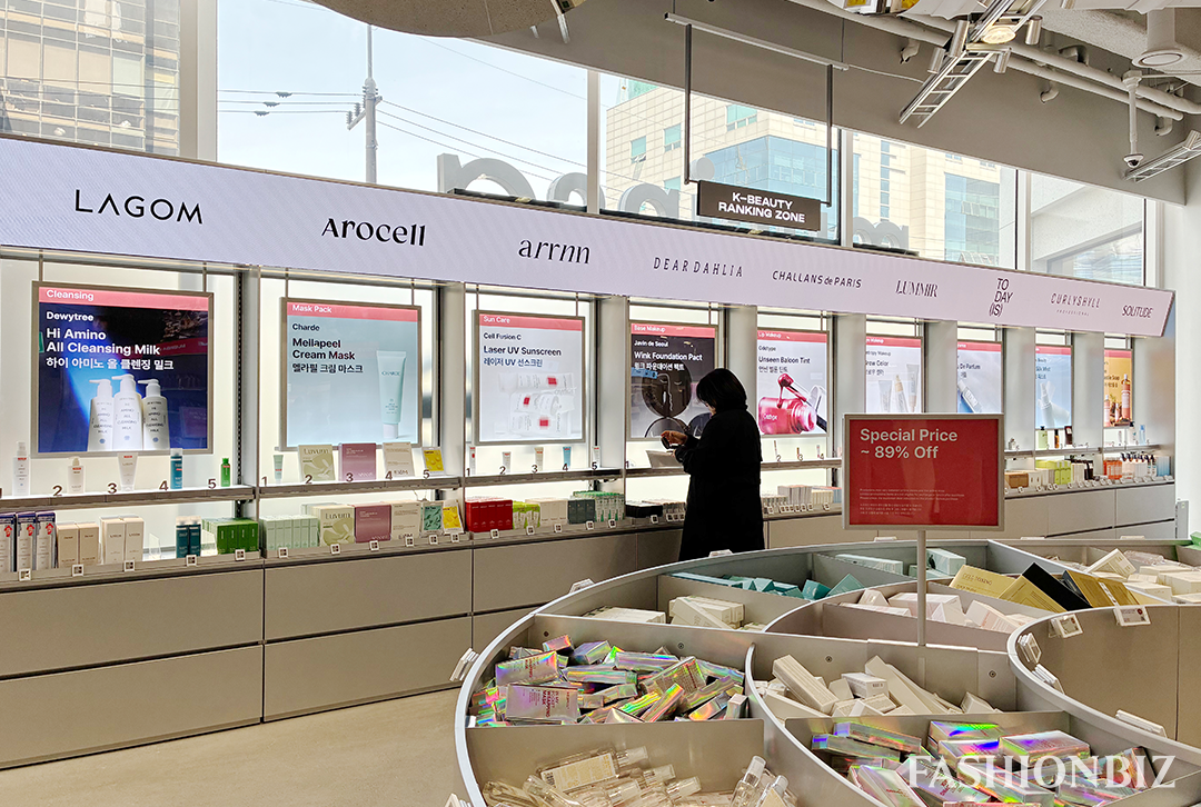 [르포] 입고·바르고·먹고… ‘다 되는 공간’ 무신사 메가스토어 성수 1936-Image