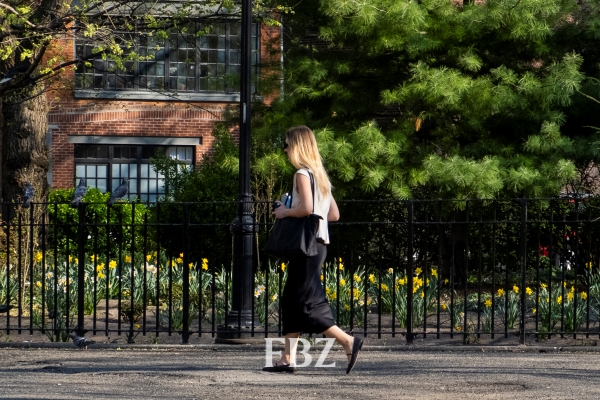 [해외리포트] 90년대 스타일로 돌아간 뉴욕··· 드라마 '러브스토리'가 미친 파장  1613-Image