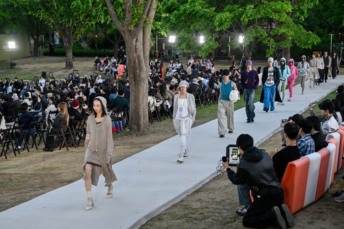서울패션로드 2026, 서울숲 정원박람회서 시민과 ‘서울류’ 물결 27-Image