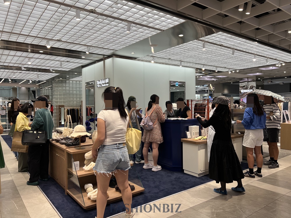 락피쉬웨더웨어, 뉴 스토어 '신세계 강남점' 오픈부터 북적 3-Image