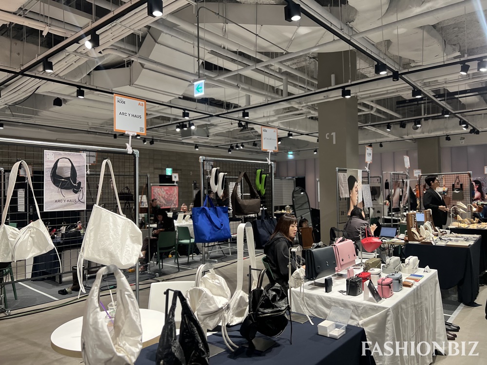 디자이너 판로 넓히는 '패션코드 2026 S/S' 현장 어땠나 1790-Image
