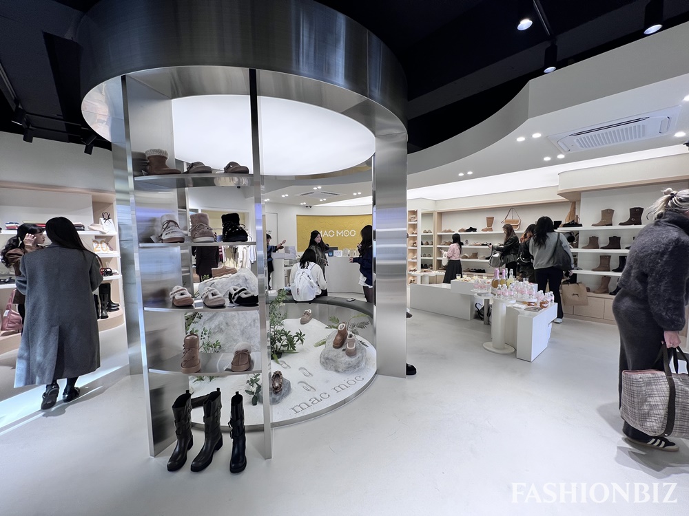 '유통 확장 본격화' 마크모크, 브랜드 첫 매장 서울 도산에 오픈 3-Image