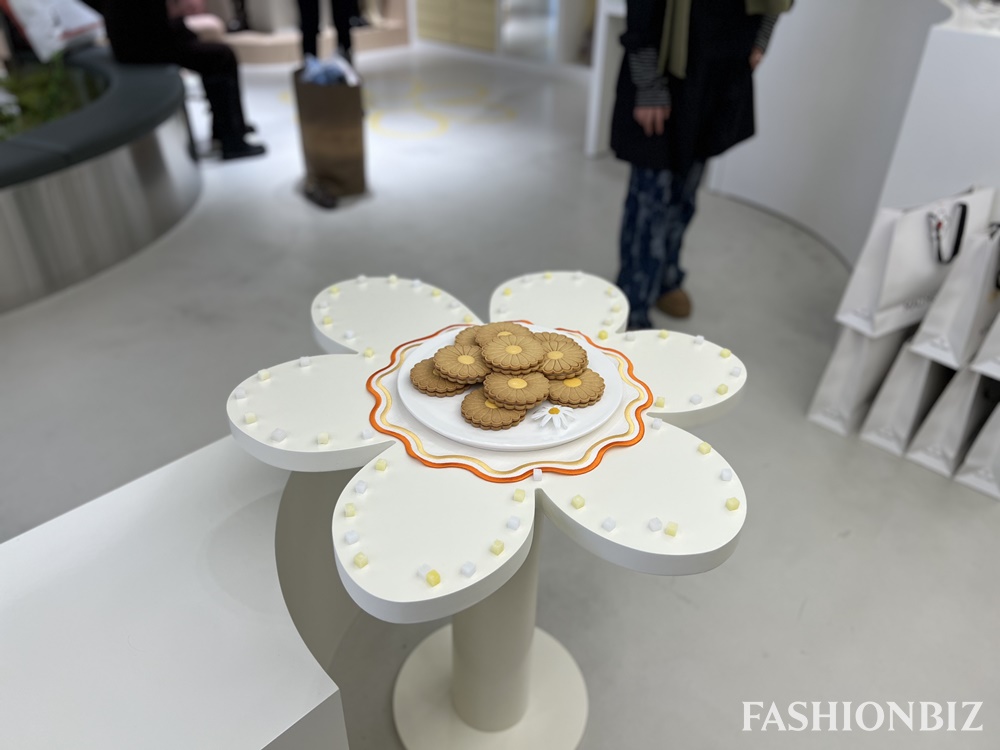 '유통 확장 본격화' 마크모크, 브랜드 첫 매장 서울 도산에 오픈 747-Image