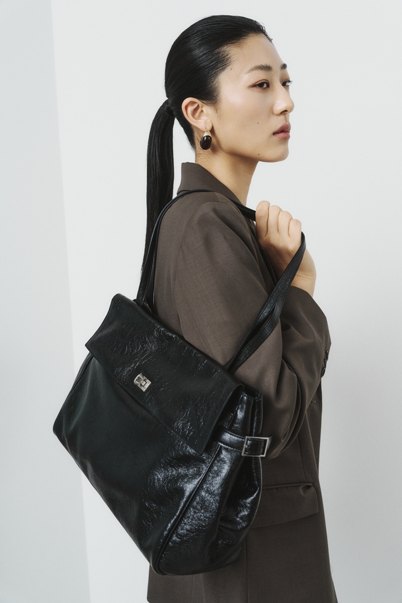 LF가 꼽은 2026 가방 트렌드 ‘롱 핸들 백’... 검색량 600% ↑ 2262-Image