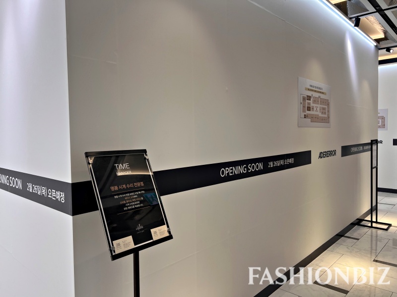 갤러리아의 실험? ‘명품 슈즈’ 비우고 '무신사·아더에러' 채운다 2202-Image