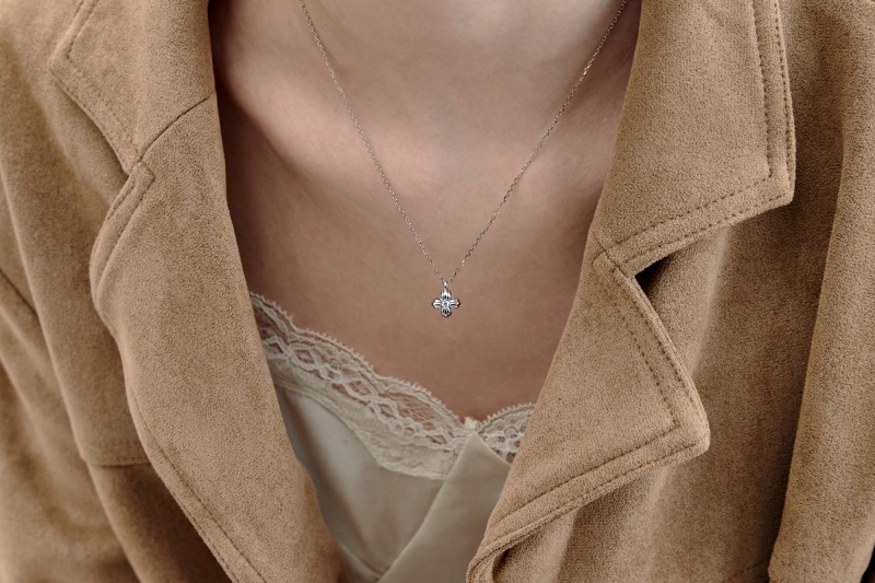 바이이에르, 볼•십자가 디테일 중심 뉴 실버 주얼리 선봬 1556-Image